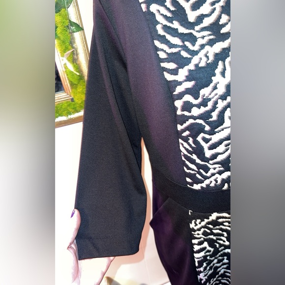 Cute black and white patterned dress. - Picture 3 of 5